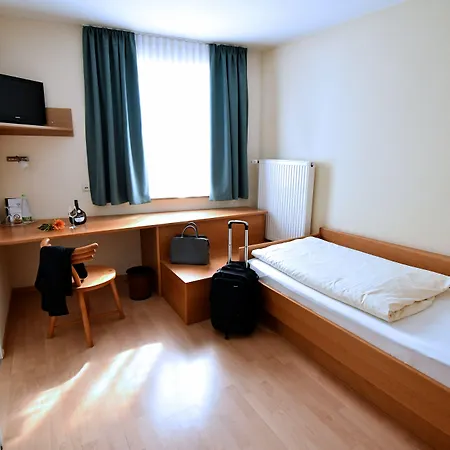 Gruener Baum 3*