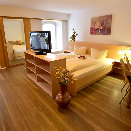 Gruener Baum 3*