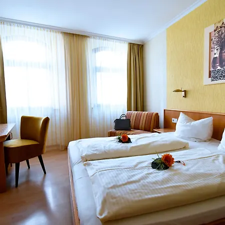 Отель Gruener Baum 3*